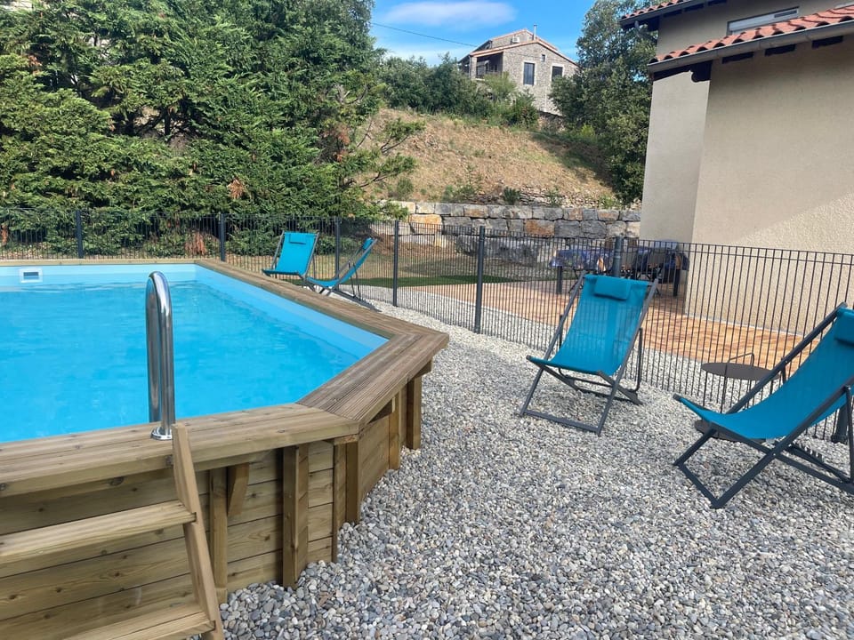Patio, Pool view, Swimming pool, sunbed