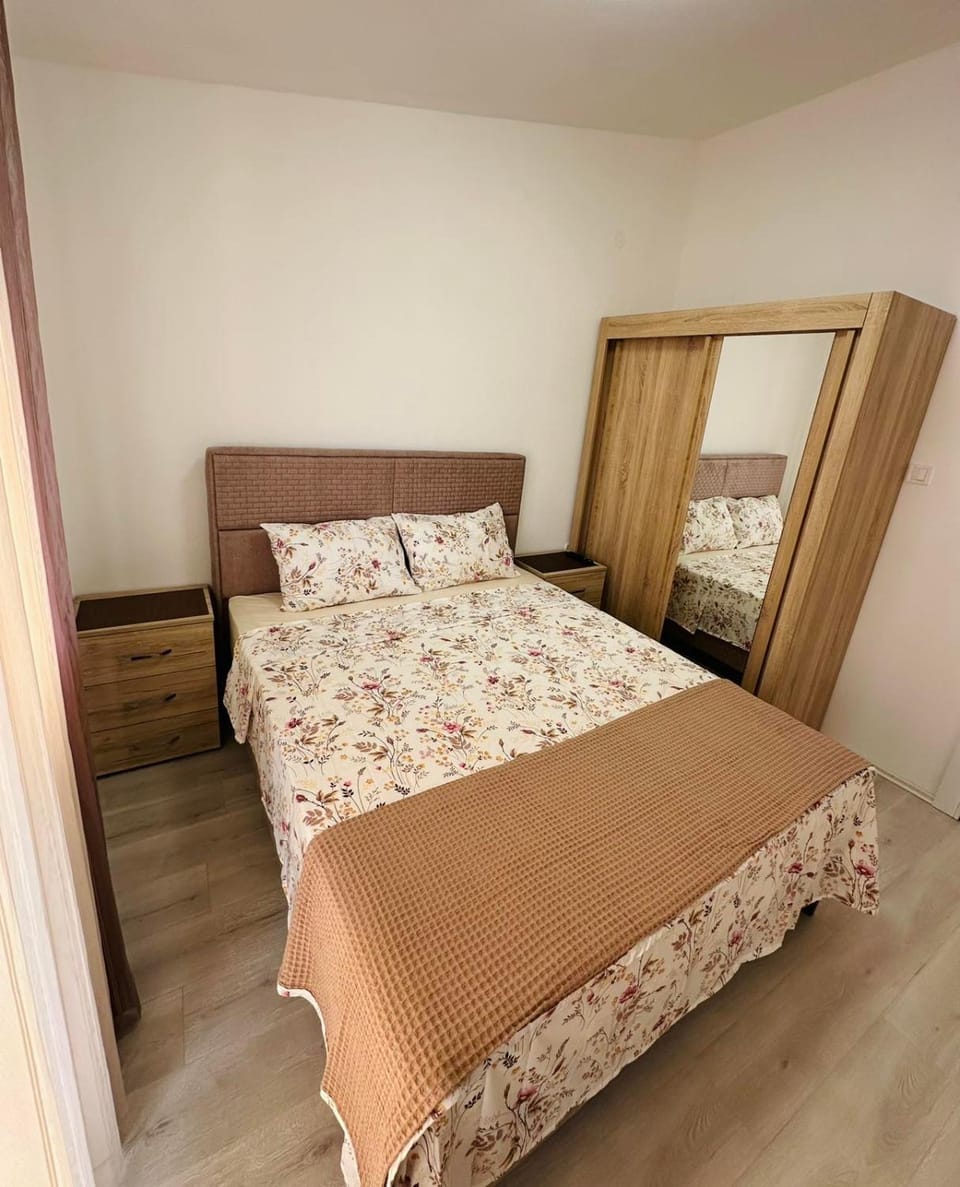 Bedroom, wardrobe