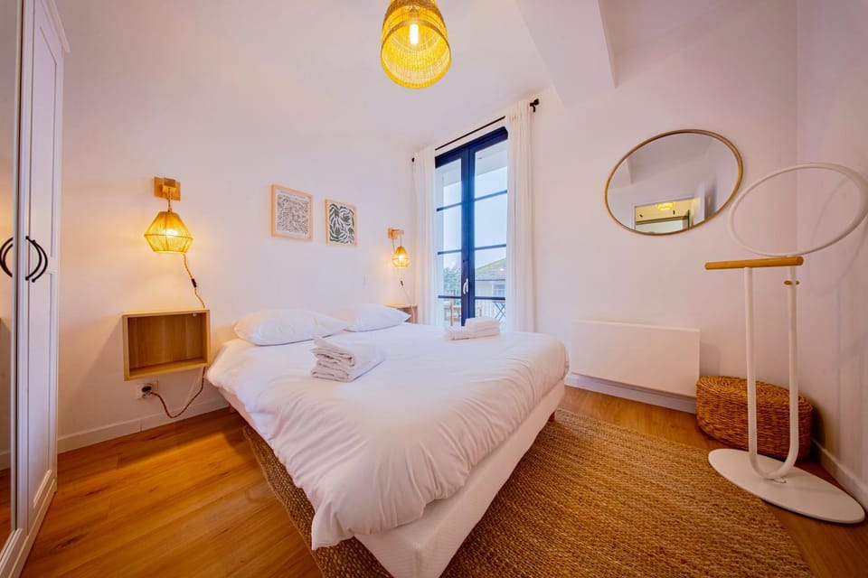 Patio, Bed, Photo of the whole room, Bedroom, Mountain view, towels