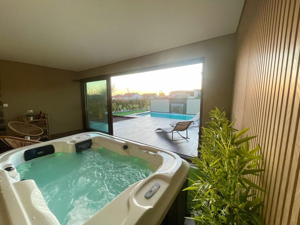 Turismo e Alojamento dos Lagos do Sabor - Piscina & SPA House in Castile and León
