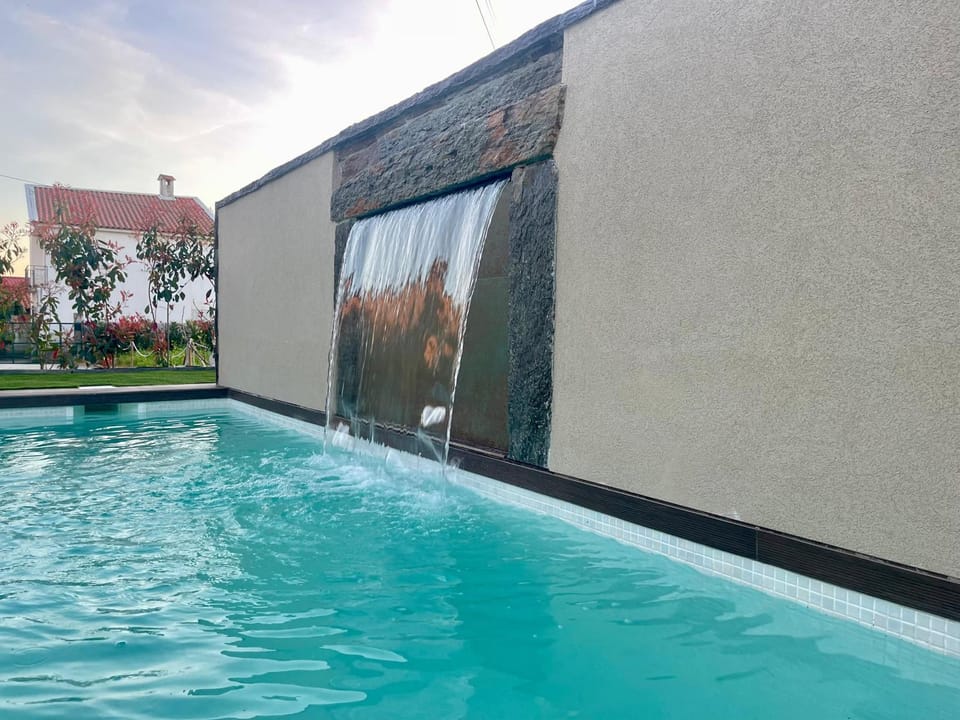 Turismo e Alojamento dos Lagos do Sabor - Piscina & SPA House in Castile and León