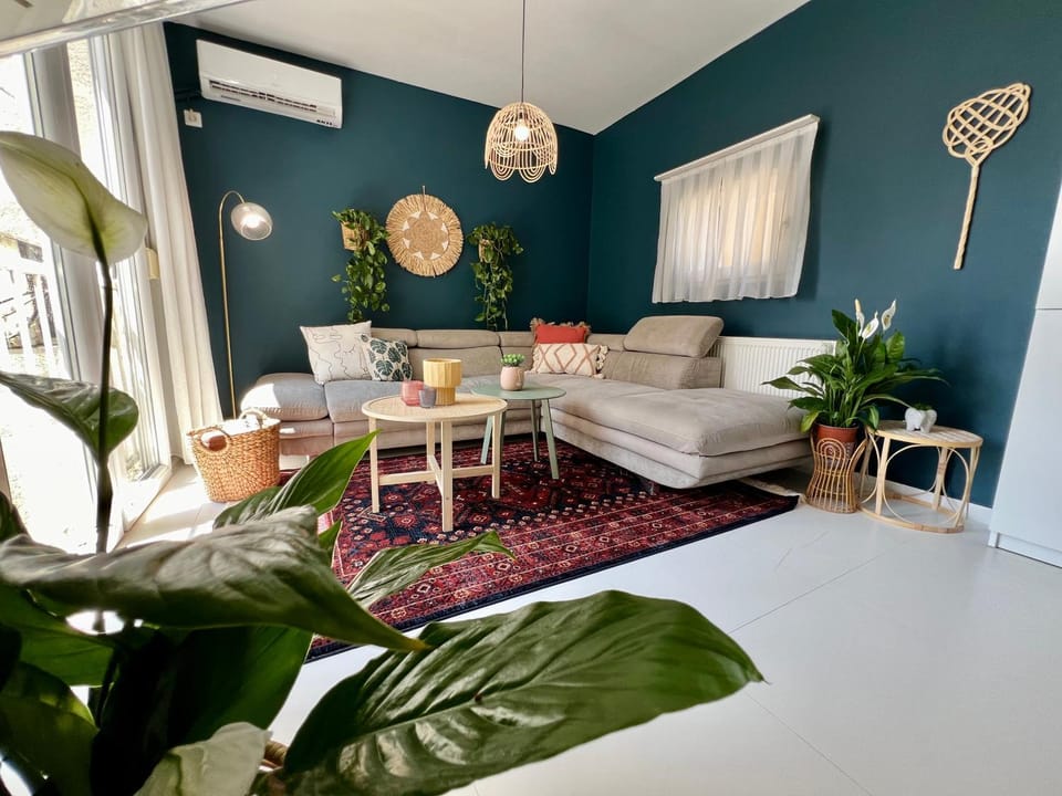 Living room, Seating area, air conditioner