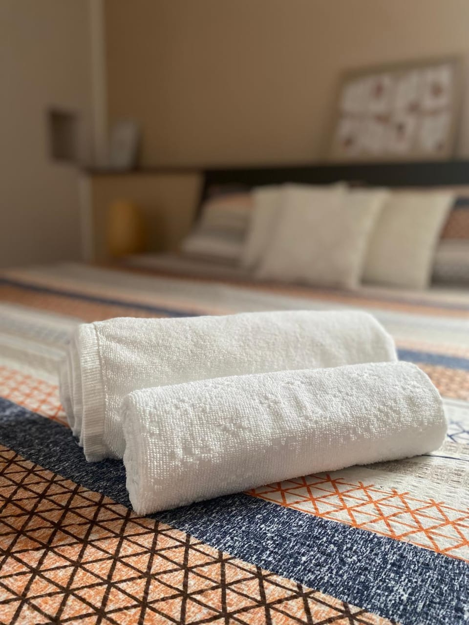 Bed, Bedroom, towels