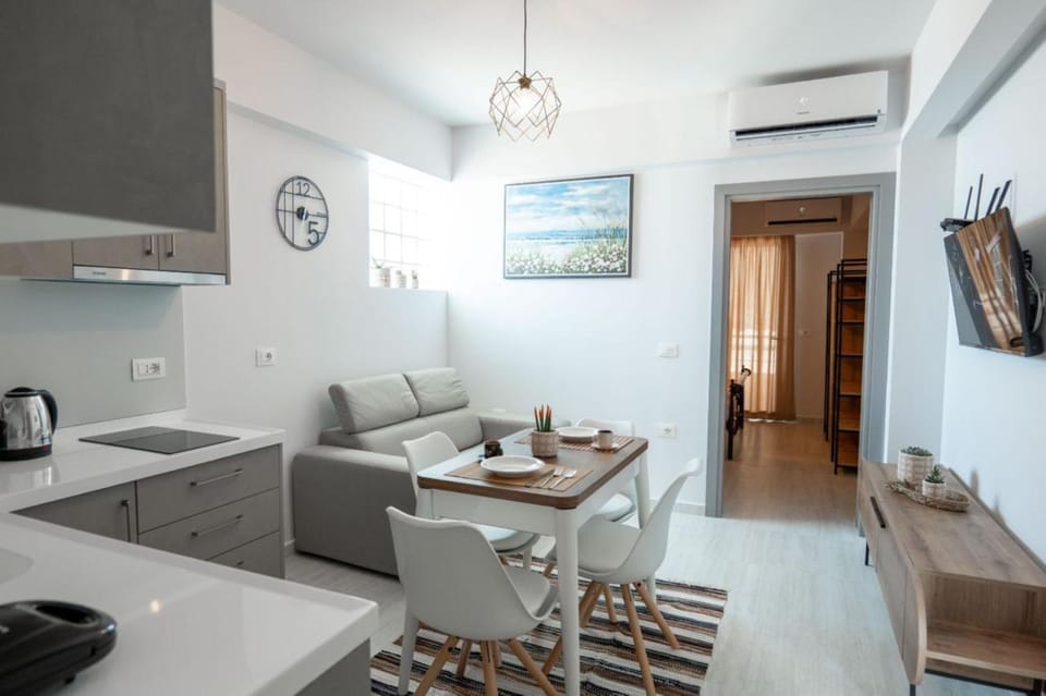 TV and multimedia, Kitchen or kitchenette, Seating area