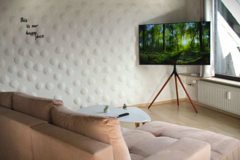 Communal lounge/ TV room, TV and multimedia, View (from property/room), Balcony/Terrace, Balcony/Terrace, Living room, Seating area, Time of day, heating, oven