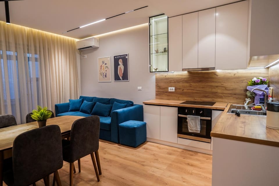 Kitchen or kitchenette, Living room, Seating area, Dining area, stove