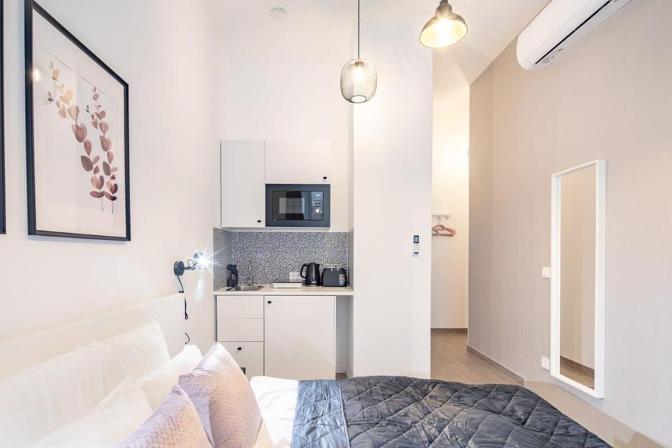 Extra Central - Mini Modern Studio Apartment in Budapest