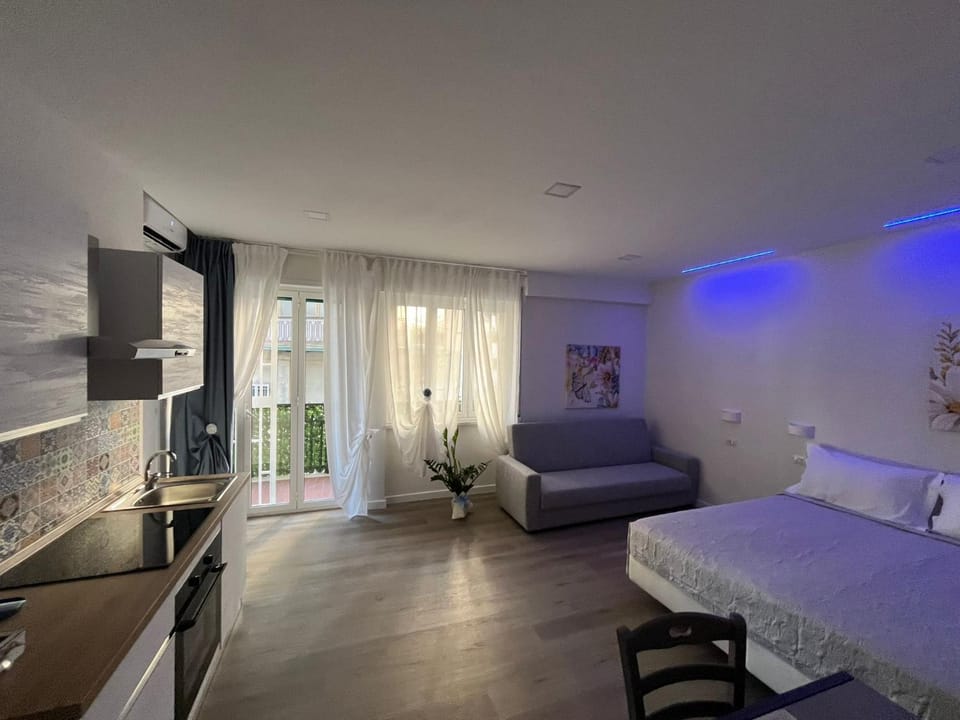 Bed, Kitchen or kitchenette, Bedroom