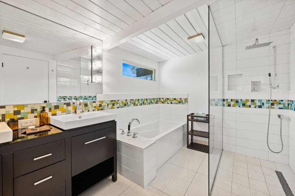 Mid-Century Home, 5-min to downtown, HUGE Pool & Spa House in Palm Springs