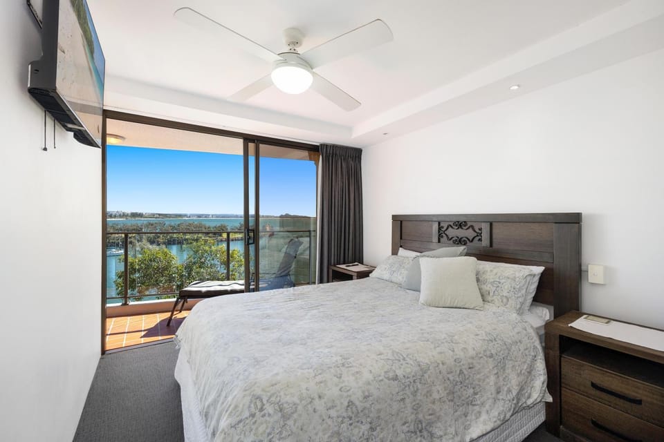 Oceanfront Buddina Apartment in Sunshine Coast