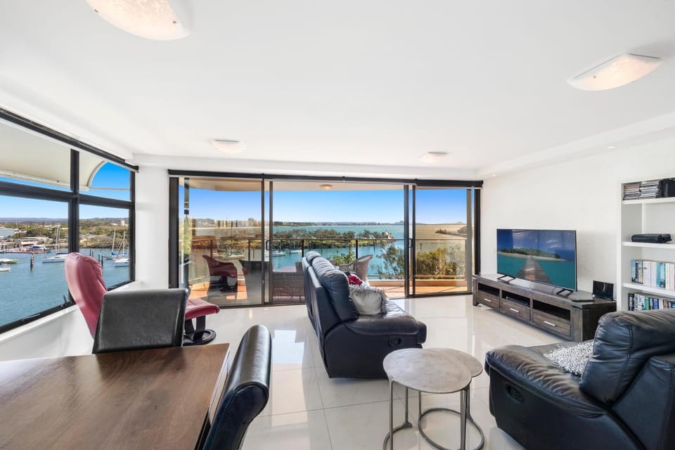 Oceanfront Buddina Apartment in Sunshine Coast