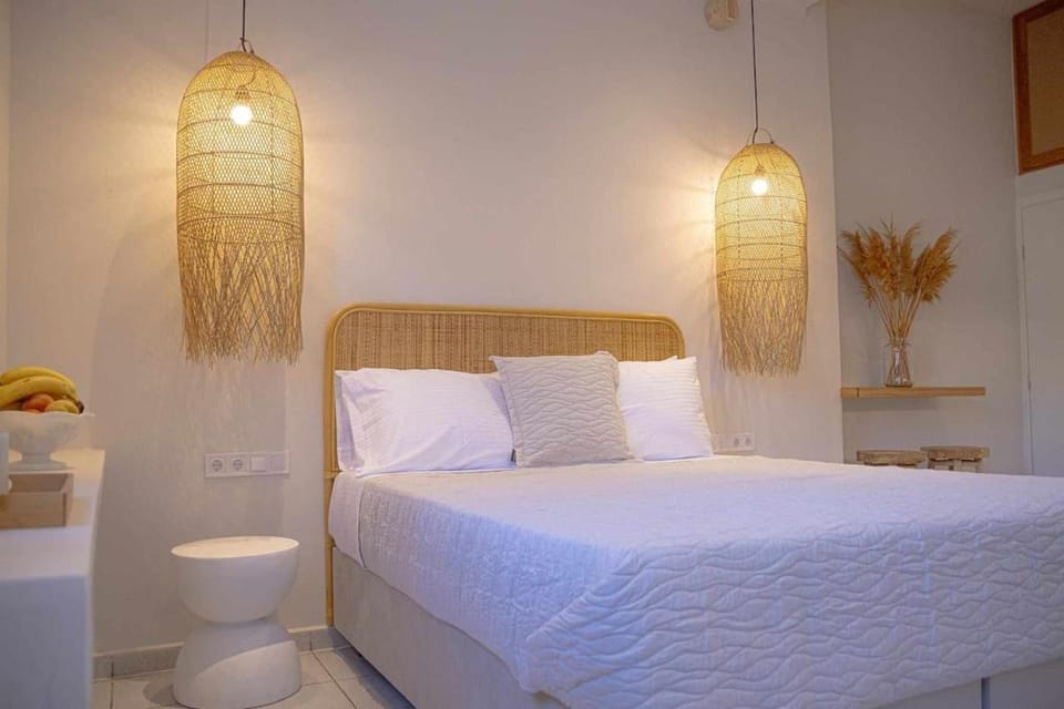 Bed, Photo of the whole room, towels