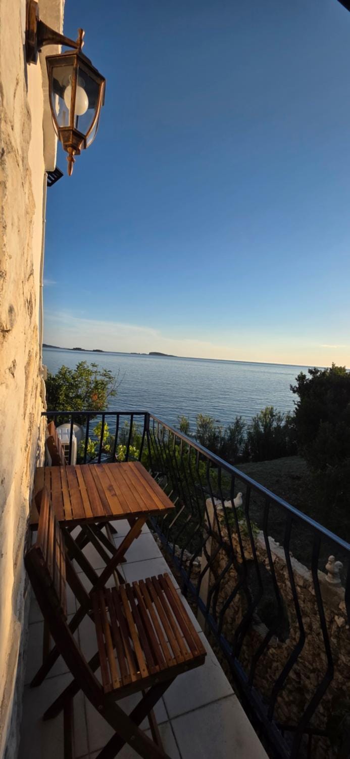Quirky Robinzon Soline House in Dubrovnik-Neretva County