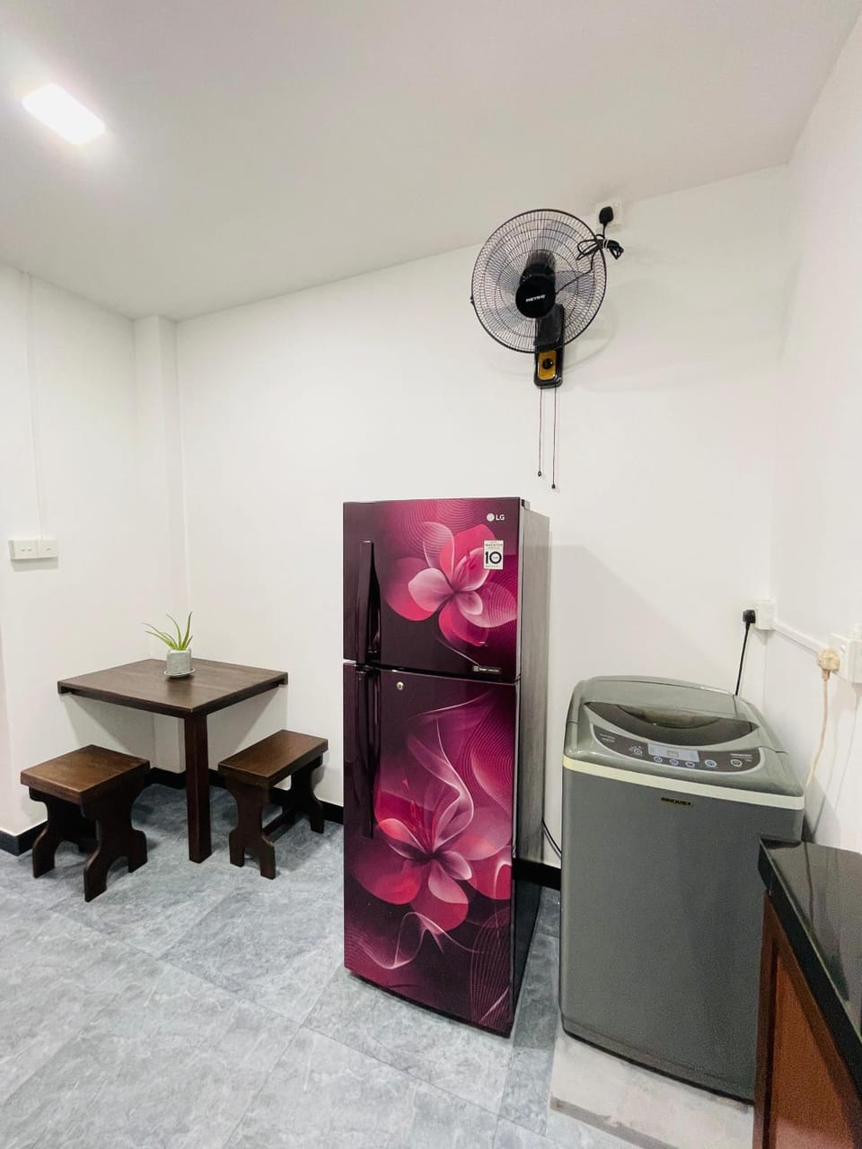 Coffee/tea facilities, Kitchen or kitchenette, Seating area, washing machine, kitchen