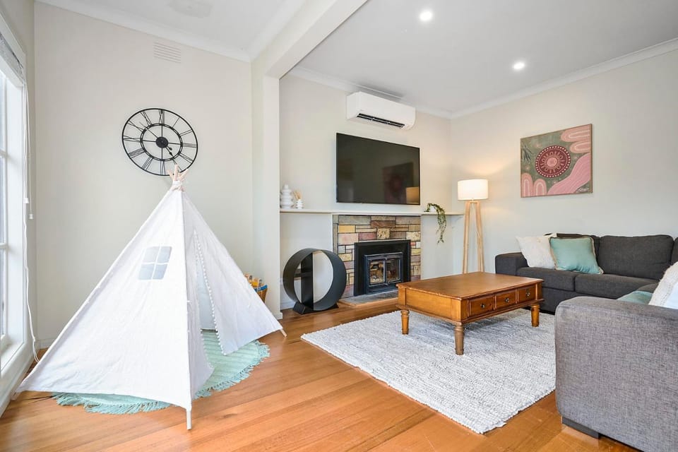 Doulton House Heathmont Apartment in Melbourne