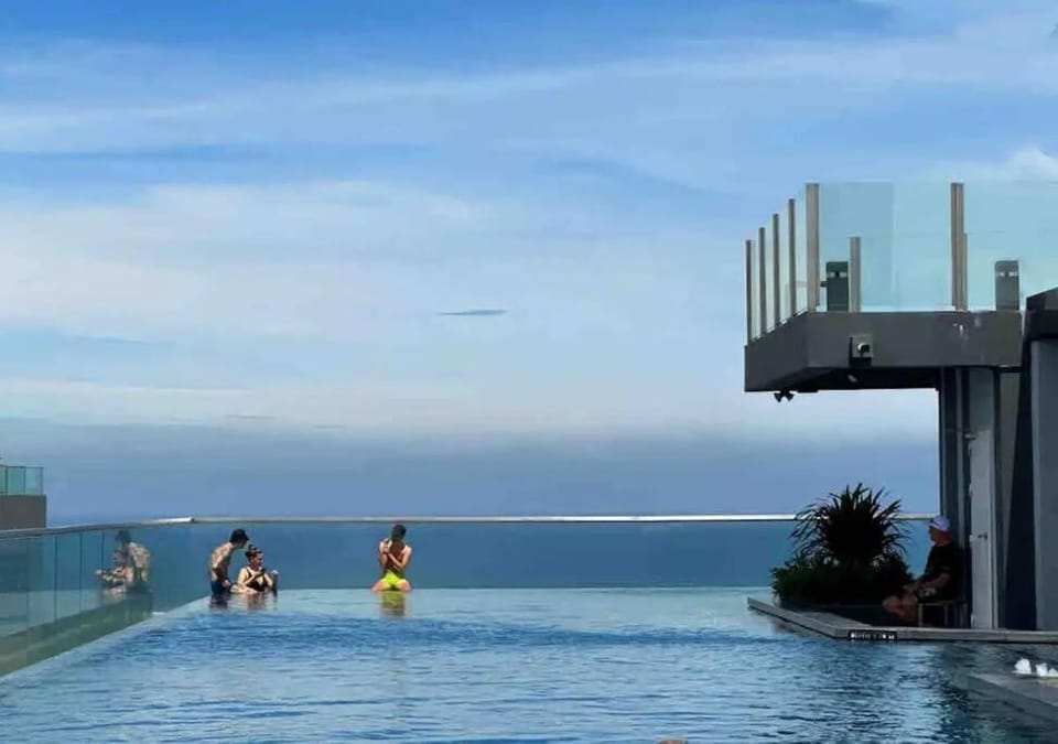 Sea View 2 Bed Room At Great Central Location Apartment in Pattaya City