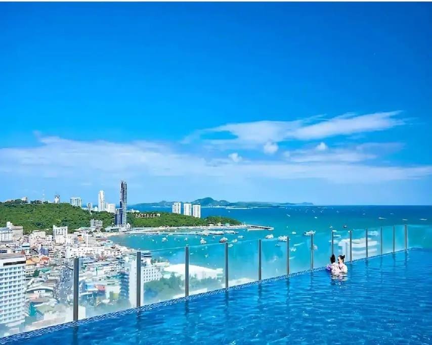 Sea View 2 Bed Room At Great Central Location Apartment in Pattaya City