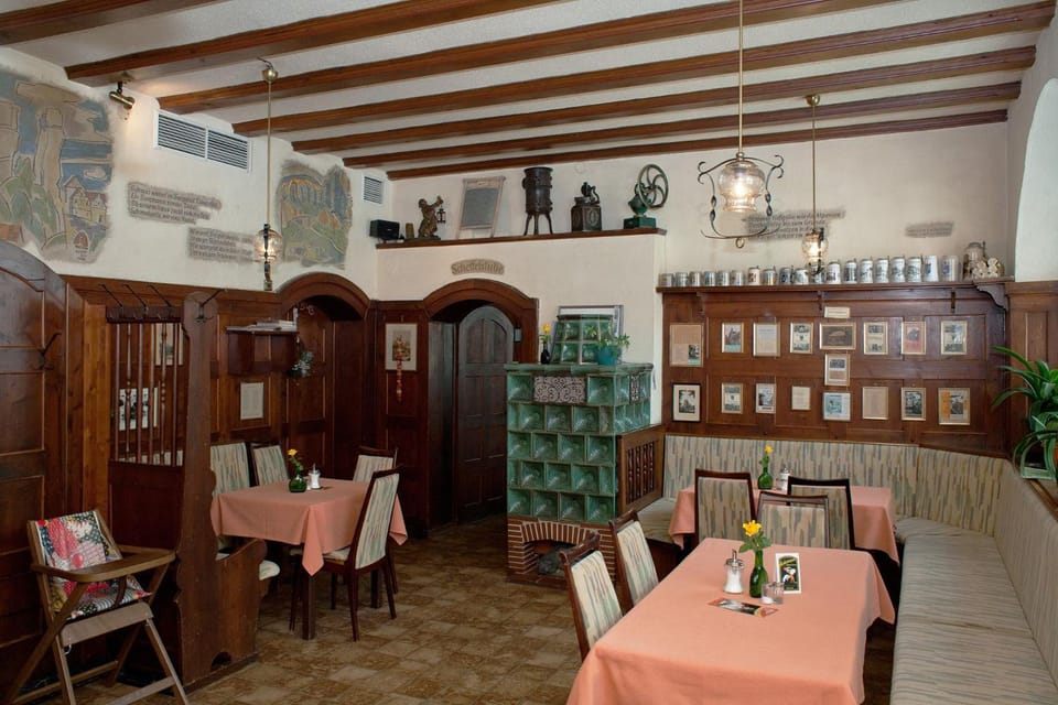 Restaurant/places to eat, Seating area