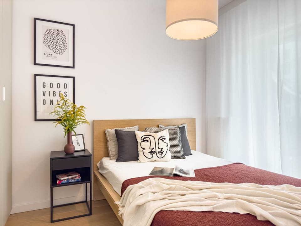 Bed, Photo of the whole room, Bedroom