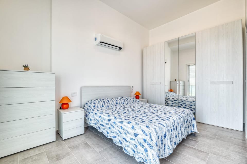 Bedroom, wardrobe, air conditioner