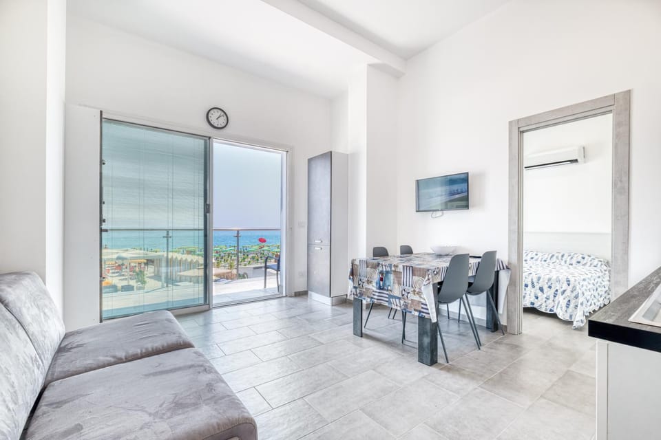 TV and multimedia, Balcony/Terrace, Living room, Dining area, Sea view