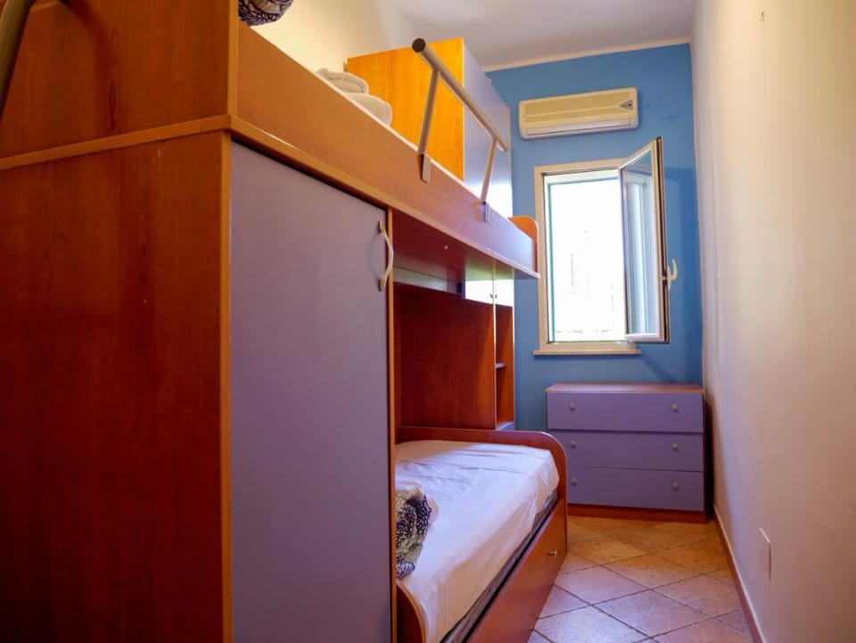 Photo of the whole room, Bedroom, bunk bed, air conditioner
