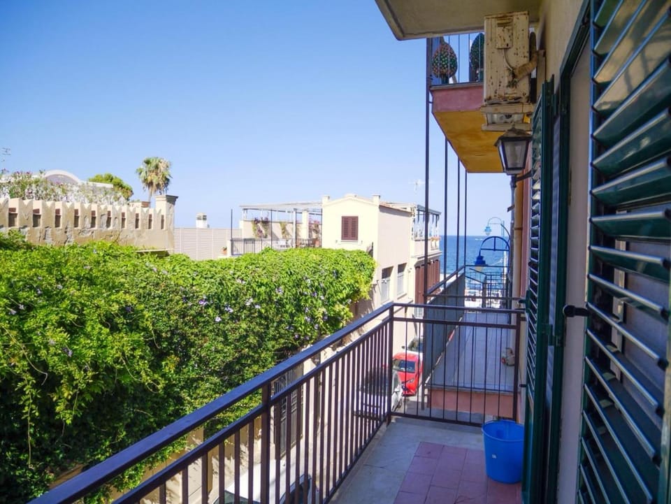 Property building, View (from property/room), Balcony/Terrace, City view