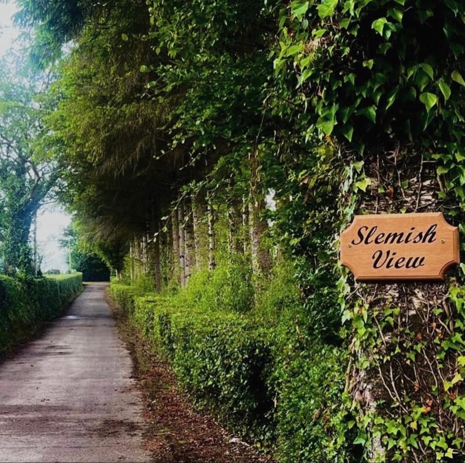 Spring, Day, Property logo or sign, Natural landscape, Garden, Logo/Certificate/Sign, Text overlay, Garden view, Street view