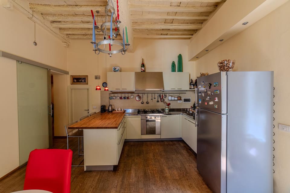 Coffee/tea facilities, Kitchen or kitchenette, Dining area, heating, internet, oven, stove