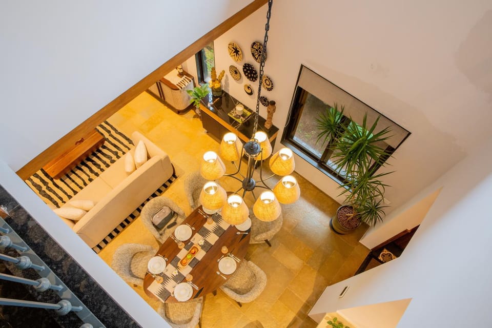 Living room, Food and drinks, Seating area, Dining area, Food