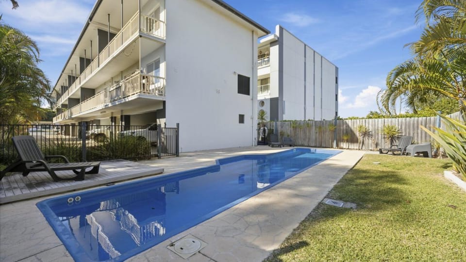 Property building, Garden, Other, Swimming pool, sunbed