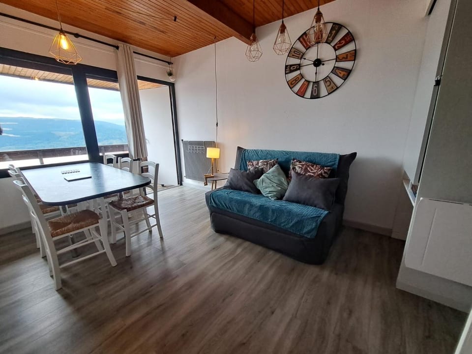 Appartement duplex avec vue sur le Sancy et garage couvert Apartment in Auvergne-Rhône-Alpes