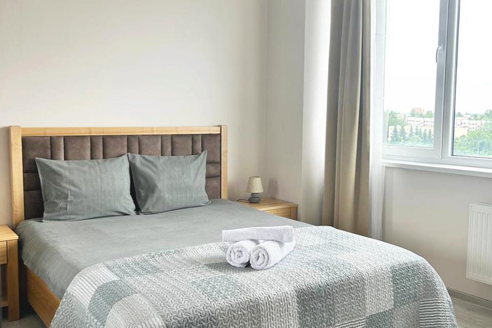 Bed, Bedroom, towels