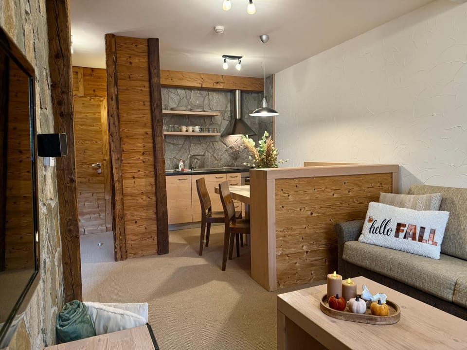 Kitchen or kitchenette, Living room, Seating area, Dining area, stove