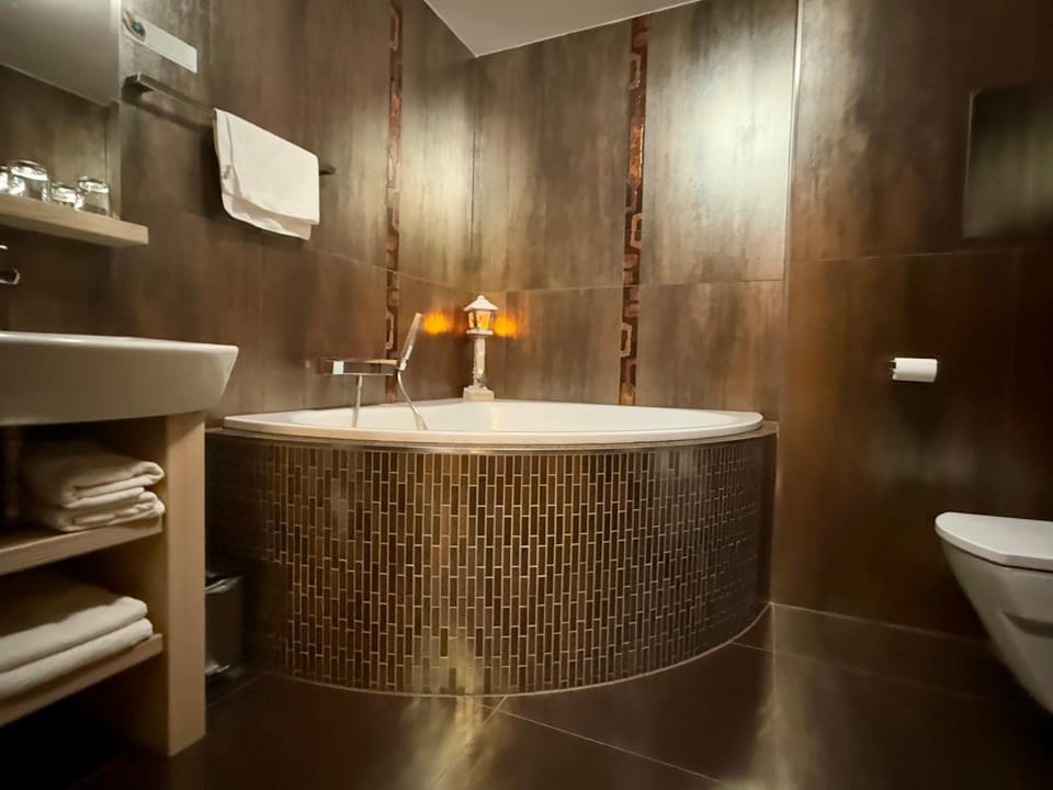 Toilet, Bathroom, Bath, towels