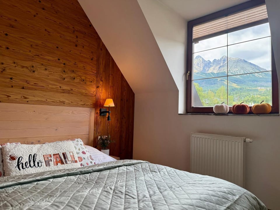 Bed, Natural landscape, Bedroom, Mountain view, internet