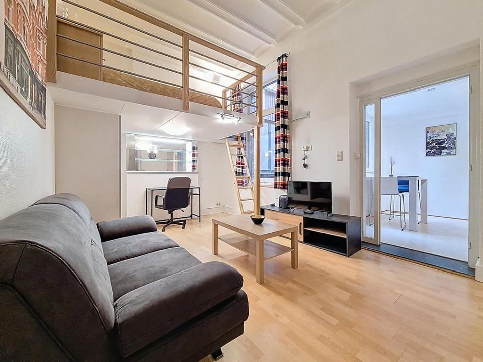 TV and multimedia, Living room, Seating area, bunk bed