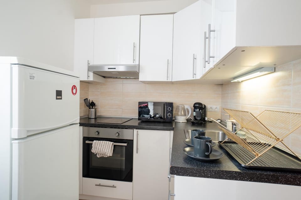 Kitchen or kitchenette, kitchen, kitchen