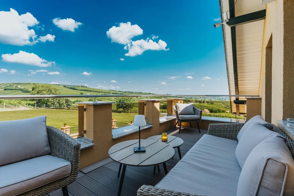 Day, Natural landscape, View (from property/room), Balcony/Terrace, Seating area, Mountain view