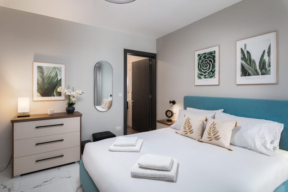Modern 2BR Cosy Apartment with Large Terrace - Close to Manoel Island & Tigne Shopping Mall Apartment in Sliema