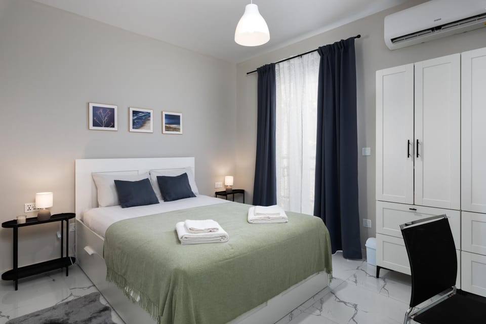 Modern 2BR Cosy Apartment with Large Terrace - Close to Manoel Island & Tigne Shopping Mall Apartment in Sliema