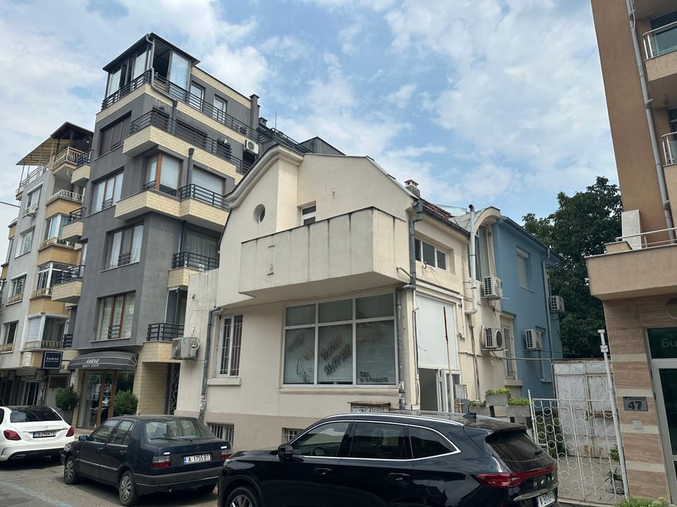 Property building, Street view, Location