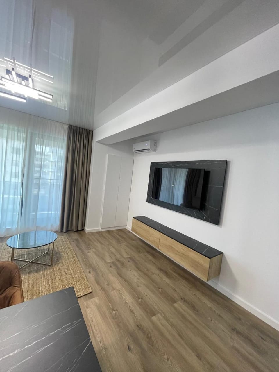 TV and multimedia, Living room, Seating area, Evening entertainment