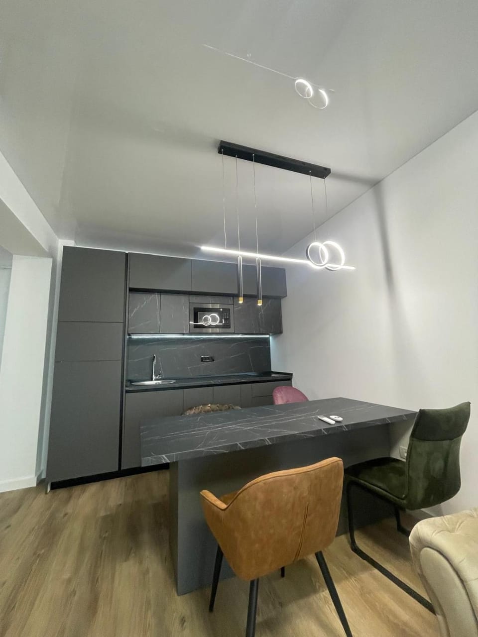 Kitchen or kitchenette, Dining area