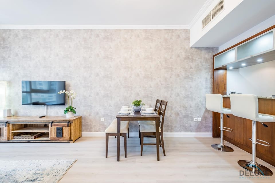 TV and multimedia, Kitchen or kitchenette, Living room, Dining area