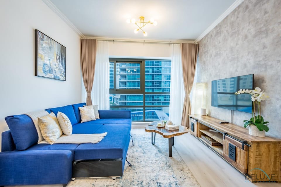 Bed, TV and multimedia, View (from property/room), Living room, Seating area