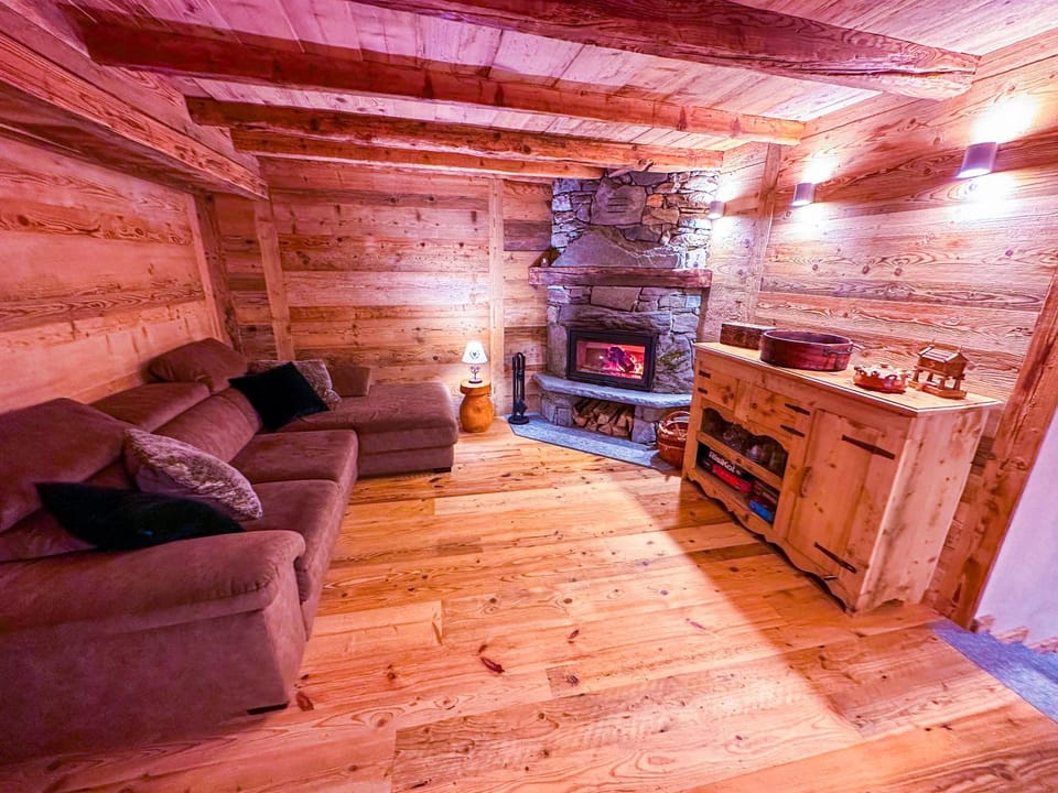 Living room, Seating area, fireplace