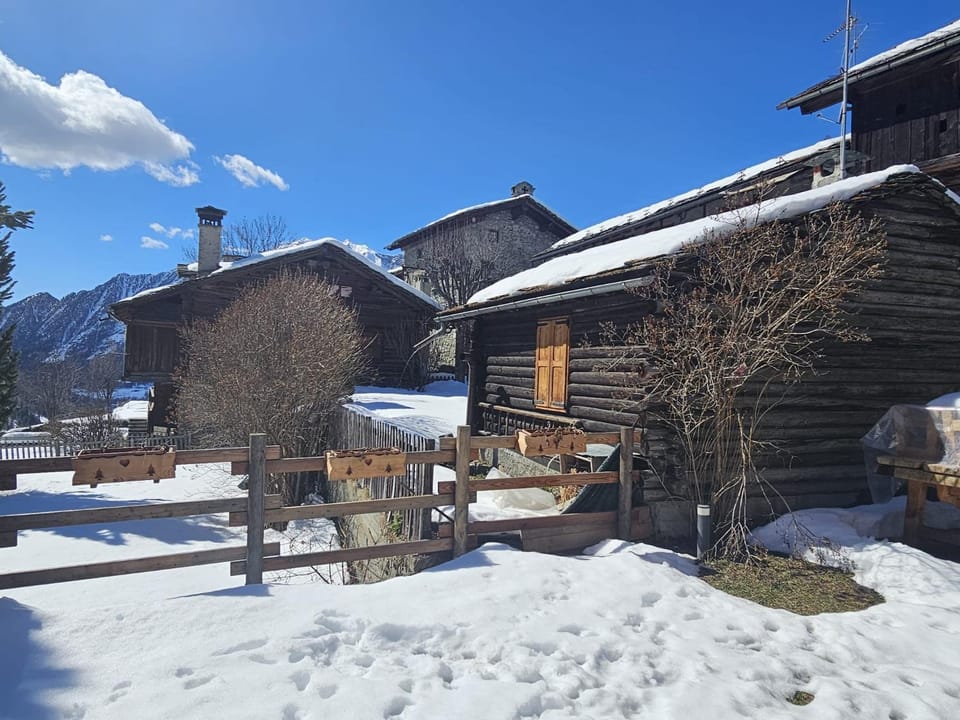 Property building, Day, Natural landscape, Winter, Garden, Mountain view