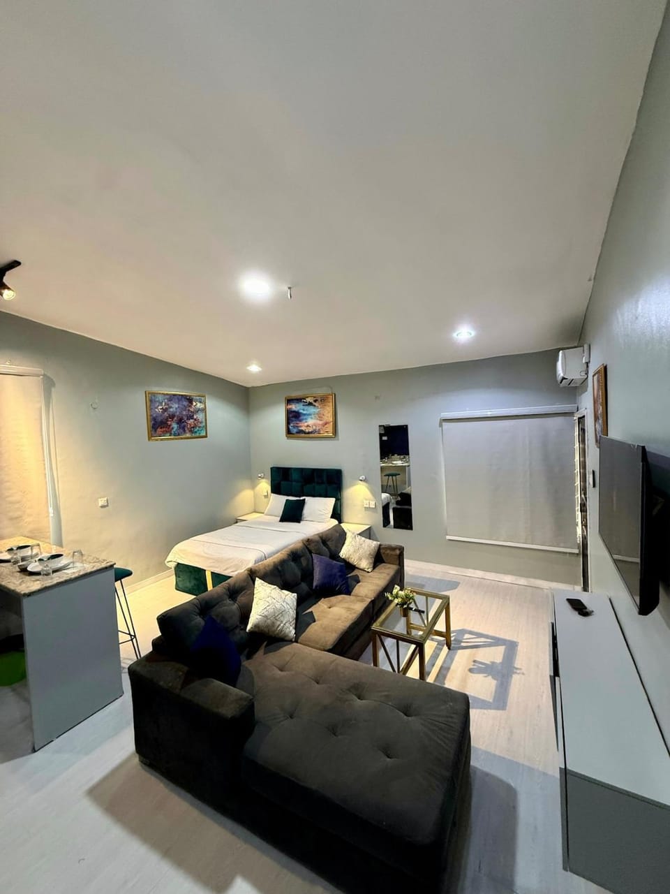 Balcony Open Plan Studio Units -Lekki 1, WI-FI, one with balcony, the other without Apartment in Lagos