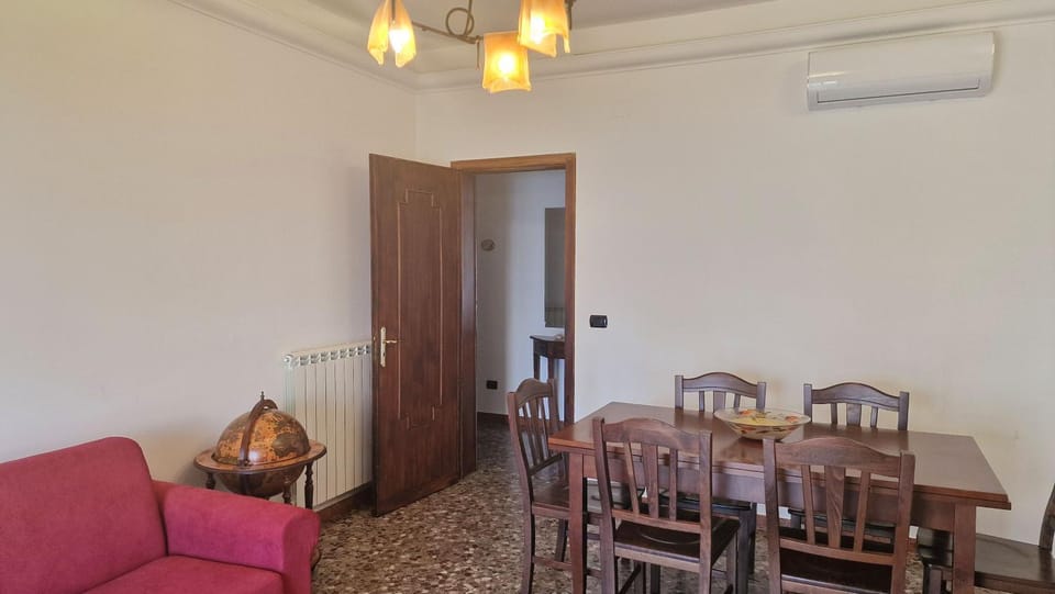 Living room, Seating area, Dining area, air conditioner